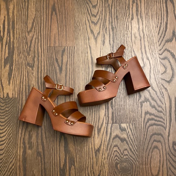 NWOT Madden Girl Greenville Studded Platform Sandals - Picture 2 of 7